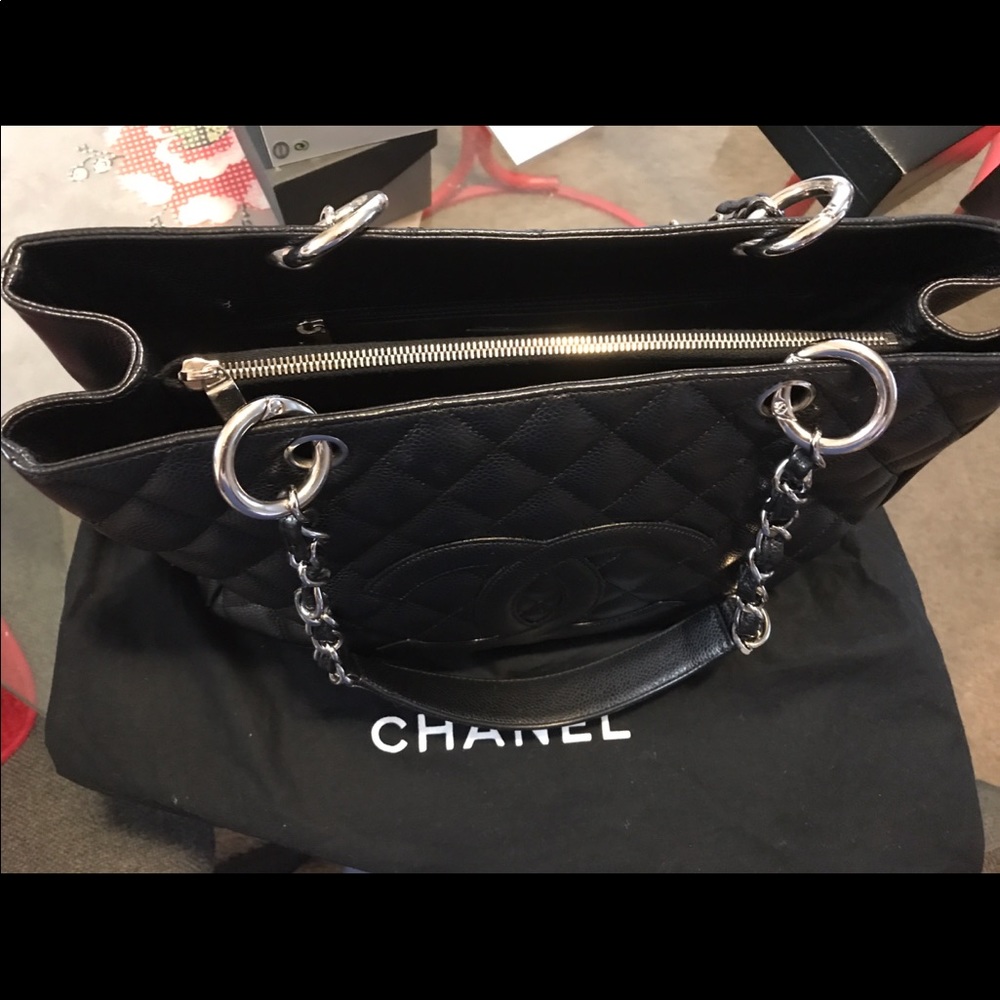 Chanel GST Black Authentic - Picture 2 of 4